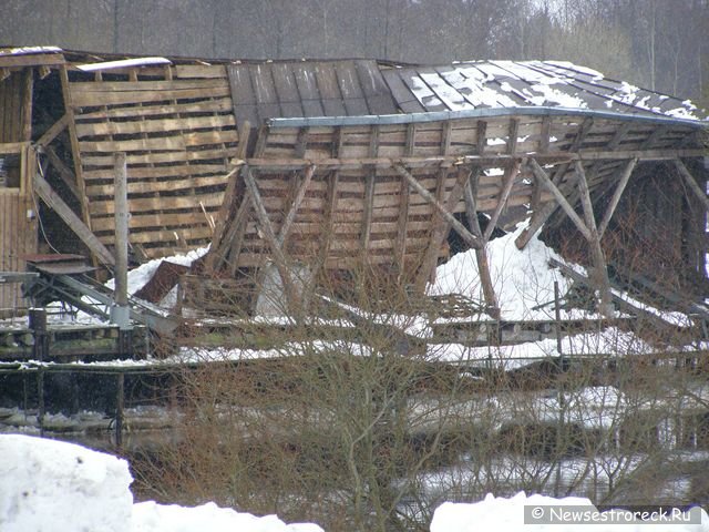 На Сестрорецкой рыббазе рухнула крыша