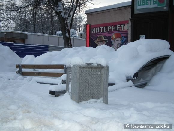 На вокзале остановка сложилась, как картонный домик