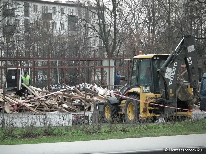 В Сестрорецке снесли бывший магазин хозяйственных товаров