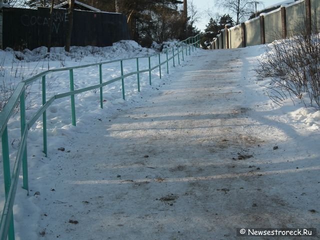 В Курорте на мосту установили перила