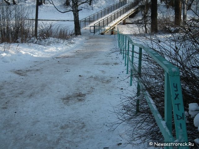 В Курорте на мосту установили перила