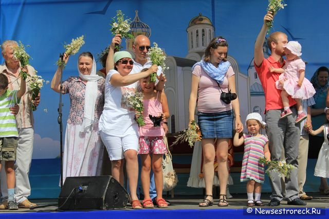 Сестроречане отметили День семьи, любви и верности