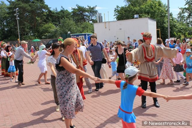 Сестроречане отметили День семьи, любви и верности