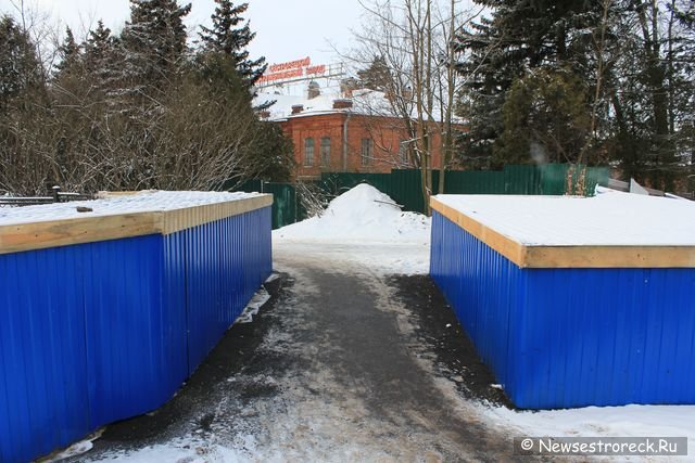 У водосливного канала убрали забор