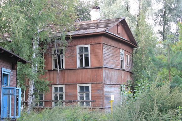 В поселке Александровская мигрант упал с третьего этажа В поселке Александровская мигрант упал с третьего этажа