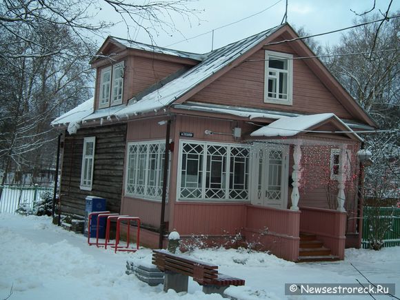 В Разливе установлен «экобокс» для приема отработанных батареек