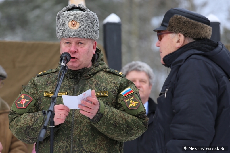 В Сестрорецке состоялась военно-историческая реконструкция "Ленинградский День Победы"