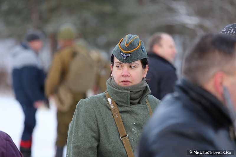 В Сестрорецке состоялась военно-историческая реконструкция "Ленинградский День Победы"