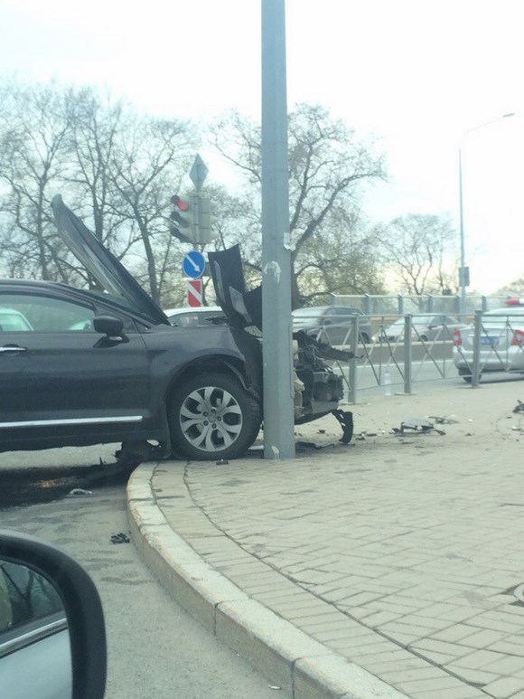 Серьзное ДТП на перекрестке ул.Мосина и Приморского шоссе Серьзное ДТП на перекрестке ул.Мосина и Приморского шоссе