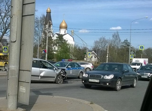Серьзное ДТП на перекрестке ул.Мосина и Приморского шоссе Серьзное ДТП на перекрестке ул.Мосина и Приморского шоссе