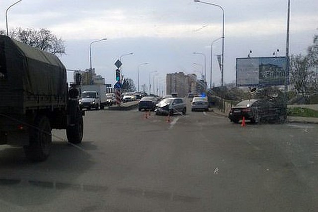 Серьзное ДТП на перекрестке ул.Мосина и Приморского шоссе Серьзное ДТП на перекрестке ул.Мосина и Приморского шоссе