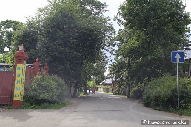 На ул.Полевая организовано одностороннее движение На ул.Полевая организовано одностороннее движение