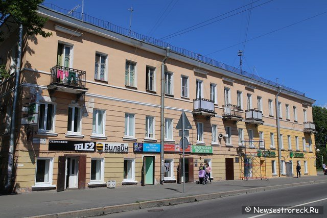 Здание дома 4/2 по ул.Володарского приводят в порядок