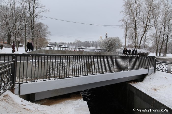 В Сестрорецке открыли мост через реку Малая Сестра