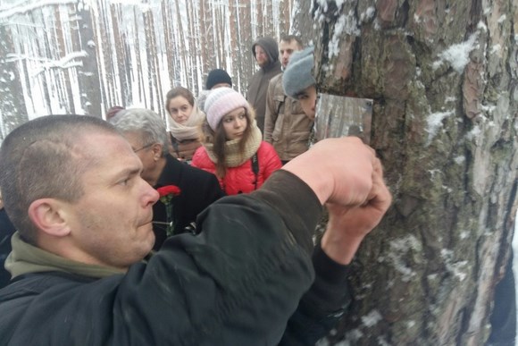 Рядом с санаторием "Детские Дюны" была восстановлена памятная табличка