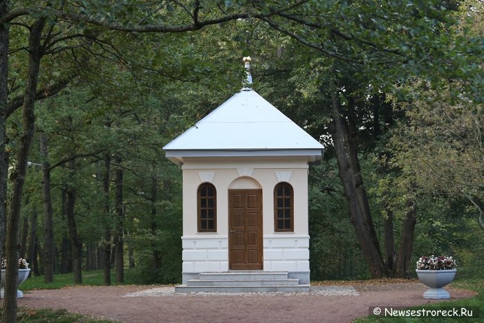 Петропавловско-Никольская часовня в парке