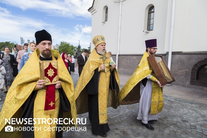 В Сестрорецке в десятый раз отметили День семьи, любви и верности